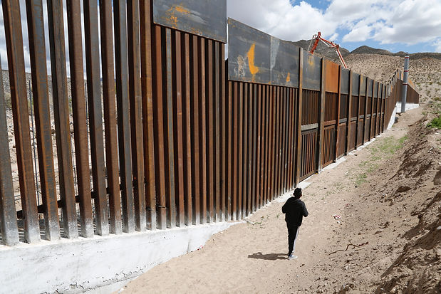 Wall that divides the border between the city of Juarez, the Texas pass from the Mexican s